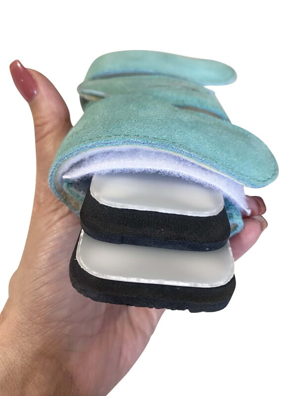 QALARO PAWS - MINT GREEN SUEDE WRIST SUPPORTS (pair) QALARO PAWS - MINT GREEN SUEDE WRIST SUPPORTS (pair)