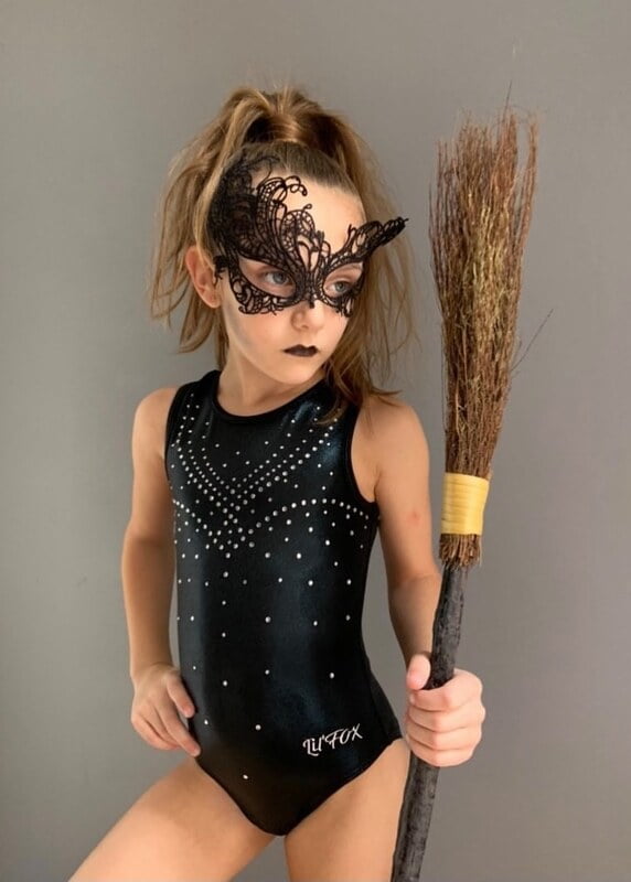 BLACK SHINY FOIL GLITZ - will be posted approx. 16th Dec 2020 BLACK SHINY FOIL GLITZ - will be posted approx. 16th Dec 2020